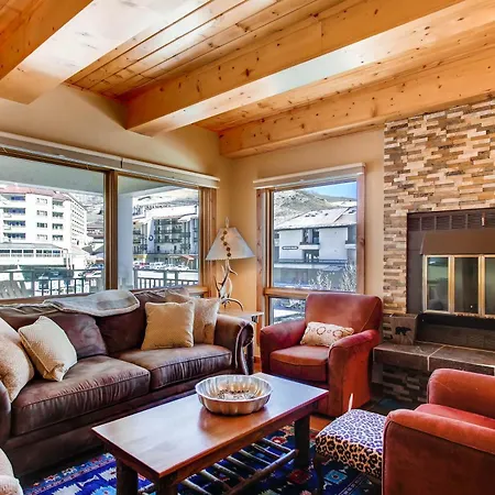 Recently Remodeled 2 Bedroom Condo Condo